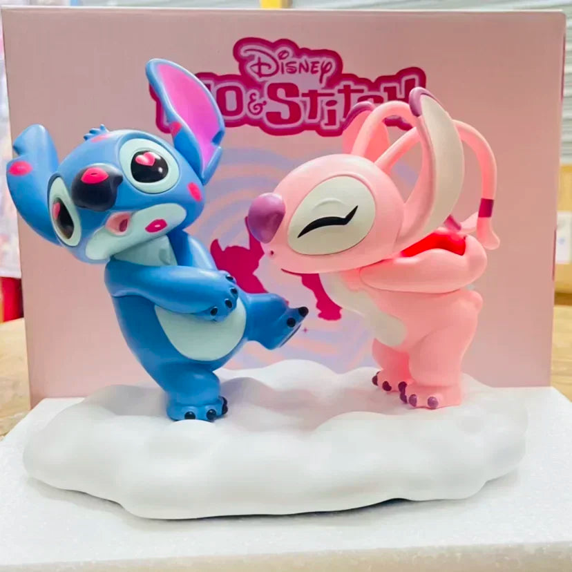 Stitch & Angel innamorati – Figurine romantiche da collezione